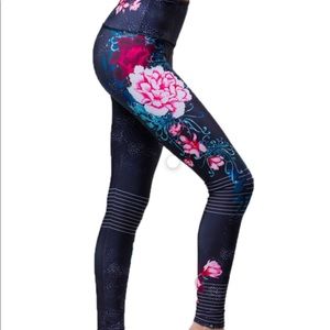 Onzie Flow Sapporo Floral Yoga Running Legging L